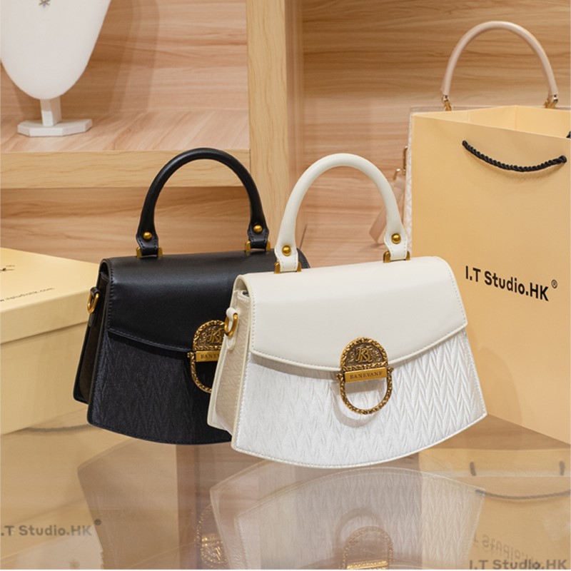 Interior Design High End - Tas tangan wanita merek mewah ringan