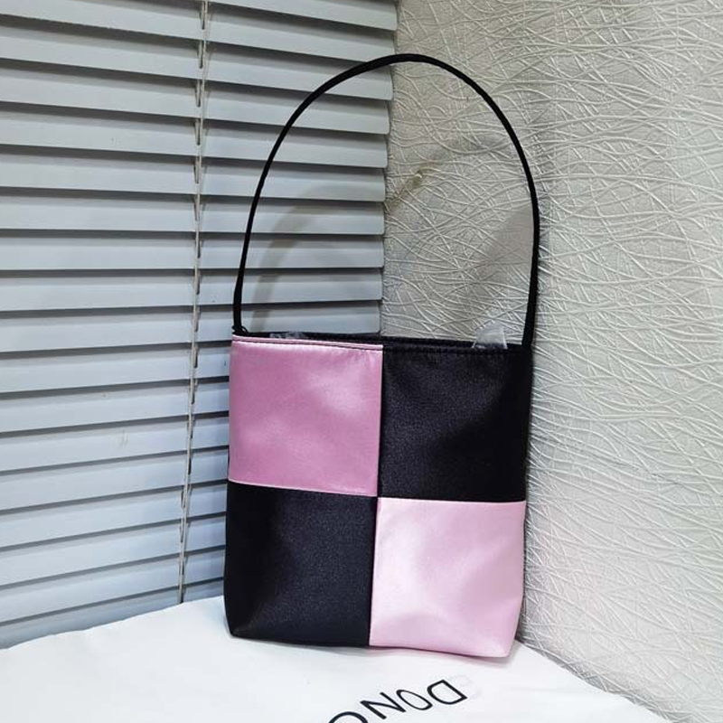 Tas Tangan Persegi Sutra Tas C - Interior Design High End ulasan dan harga